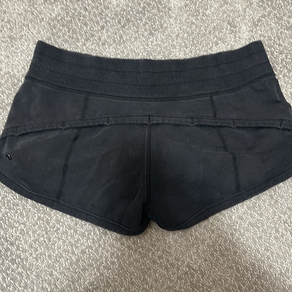 Size 8 Vintage lululemon shorts GUC - Picture 8 of 8